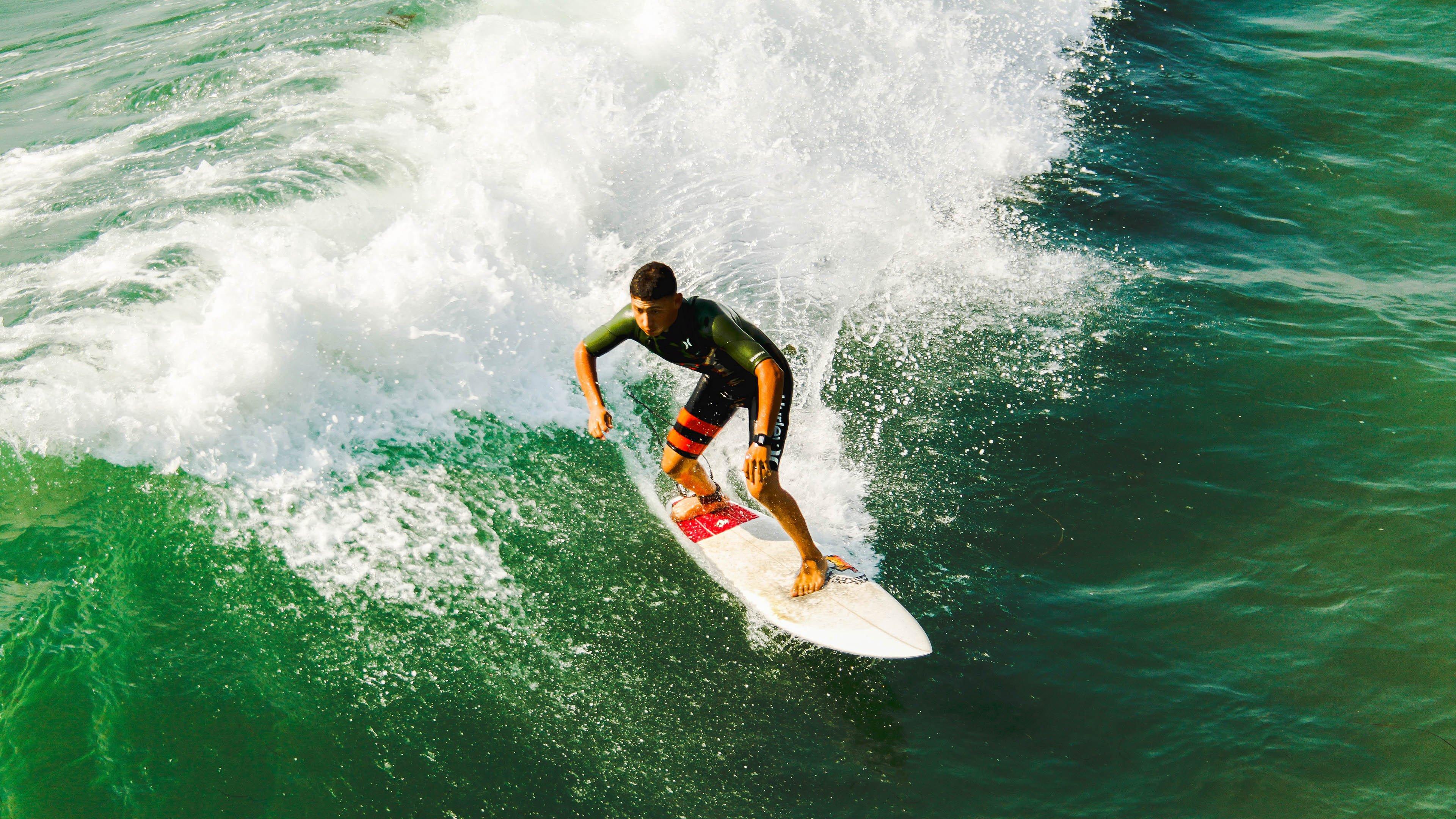 攀岩新星闪耀国际赛场，中国选手勇夺金牌创历史