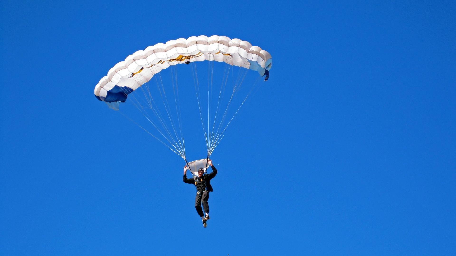 姆巴佩帽子戏法助巴黎圣日耳曼大胜里昂 法甲争冠悬念再起